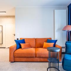 Sunny Crane Apartment