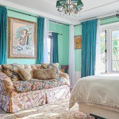 Hollywood Deluxe Homestay