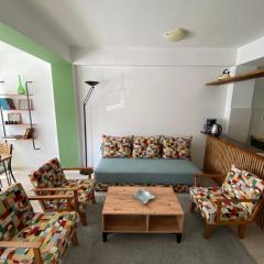 Lina's Cozy Apartment- Free Parking & Near City Center