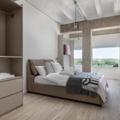 Ideal for Corporate and Business stays with Free Parking Above MK Train Station