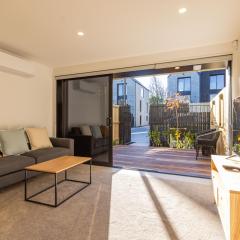 Luxury CBD 2Bed2Bath With Parking Near Parks