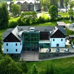 Flinski Sport X SPA, Boutique X Art