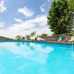 Gîte Chabrignac, jacuzzi et sauna privatif, piscine chauffée partagée, Wifi, salle de jeux