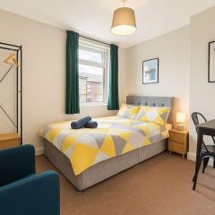 Studio flat 500m from Cardiff central station