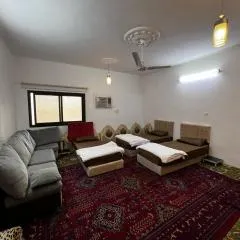 شقة بغرفتين ودورتين في الدور الثاني 5 دقائق للحرم