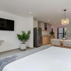 Solei Loft 302 - Elegant Oasis: Loft/Jacuzzi/AC