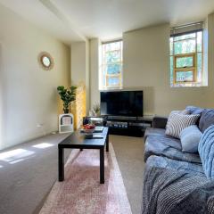 Comfortable City Apartment with Free Parking