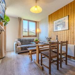 Cosy Family Flat - Heart of Val Thorens, Balcony with Mountain Views