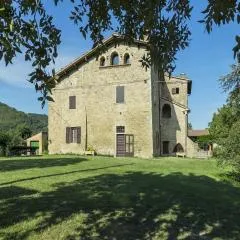 Farmhouse apartment with swimming pool