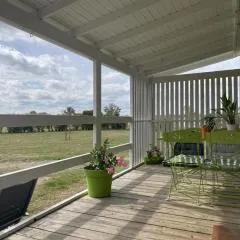Chalet au bord de l'eau avec terrasse, pêche, baignade surveillée, buvette et activités extérieures - FR-1-489-360
