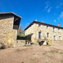 Gîtes Champêtres Rénovés avec Terrasse, Jardin, et Activités pour Familles et Amis - FR-1-496-304