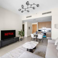 VayK - Stylish 1BR Getaway in Creek Harbour