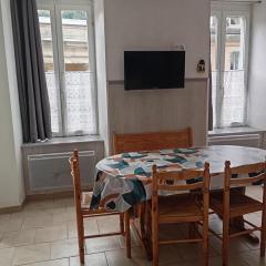 STUDIO 5 personnes N7 LUZ SAINT SAUVEUR draps et serviettes fournis