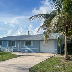 Quiet Venice Retreat with Private Lanai and Pool!