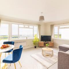 WOW! SeaView Beach Apartment Sleeps 6-Free Parking