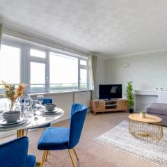 Trendy Sea View 2 bedroom Sleeps 6 - Free Parking