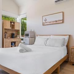 1BA East ATX StudioTX w Kitchenette Deck near UT and Lady Bird by Austin Vacay