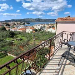 B studio with balcony garden & sea view