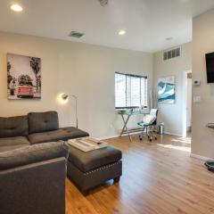 6 Mi to Griffith Park Apt in Los Angeles with Yard!