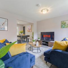 Stunning Three Bedroom Home Central MK, Pool Table, Free Parking, Smart Tv with Netflix and Disney plus
