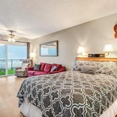 Ground Floor Beachfront Family-Sized Condo Suite - Pool and Hot Tub