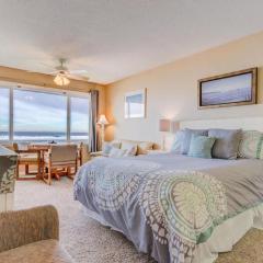 Beautiful Oceanfront Suite - Pool and Sauna - Second Floor - Sleeps 4