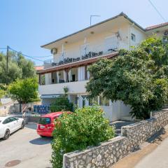 Apartments with parking space Okrug Gornji, Ciovo - 23007