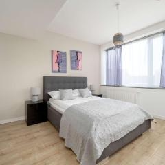 Bright Studio with Air Conditioning and Parking by Noclegi Renters
