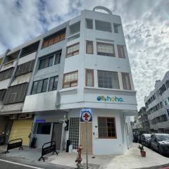 九號安平民宿-可包棟-調酒Bar -親子房- 電梯房-電動麻將-停車方便-半露天烤肉