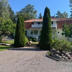 Fridfull idyll intill sjö