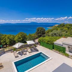 Apartman LAMAR s privatnim bazenom i pogledom na more