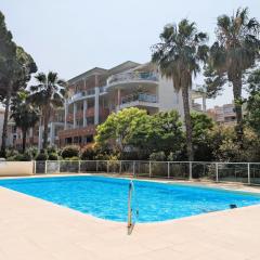 Apartment of 70 m with shared pool in Hyères