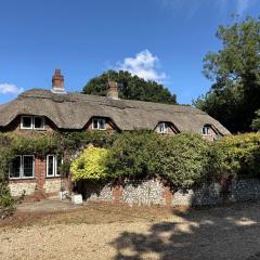 3 Bedrooms, 3 Double Beds, 6 Guests, Countryside Thatched Cottage