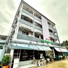 อมรรัตน์Room