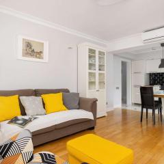 Air Conditioned Apartment in Cracow with Parking, Desk and Bathtub by Noclegi Renters