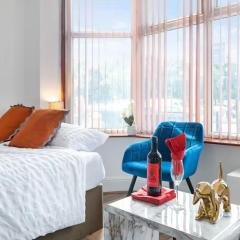 Leicester1BR-WiFi-ModernApt-Kitchen-Sleeps2