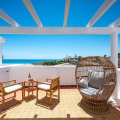 Chic 3BR Townhouse on the Beach with pool and garage