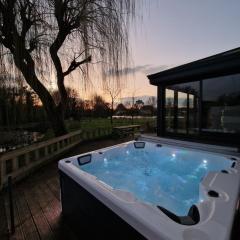 Grand Gîte Le Saule en Scie - Spa chauffé, 12 à 14 pers, jardin clos, 30 mn PuyduFou