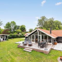 Stunning Home In Dronningmølle