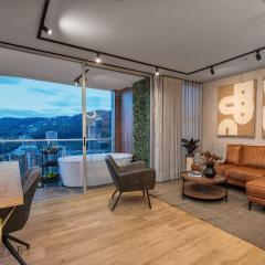 Urban 2505 - Oasis with pool and gym