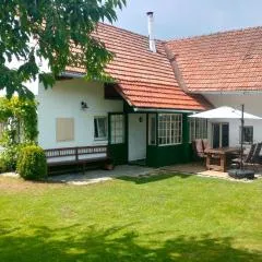 Prázdninová chalupa s uzavřeným dvorem a zahradou