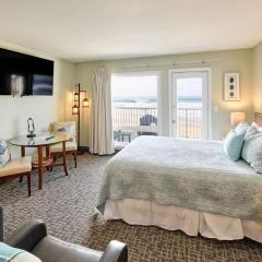 Ground Floor Queen Studio - Ocean View - Pool and Hot Tub