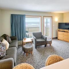 Oceanfront Family Suite - Full Kitchen - Beautiful Views and Pool & Hot Tub Access