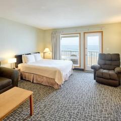 Top Floor Family Suite with Fireplace and Kitchen - Beach Access - Beautiful Ocean Views