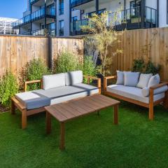 Sun-Soaked City Escape, 2BR and 2Bath Townhouse