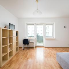 Metro Stokłosy Homely Apartment by BookingHost