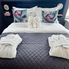 Urban Elephant, The Rose