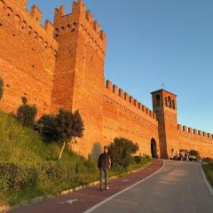 GuestHost - Gradara Comfy Apartments