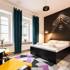 Flatbook - City Center Apartments Waterlane Vintage with Gym