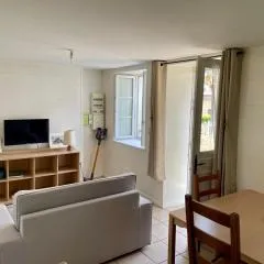 M2 Parking Wifi 1 à 2 pers 1 chambre, 1 lit de 180 ou 2 de 90, 1 canapé 120